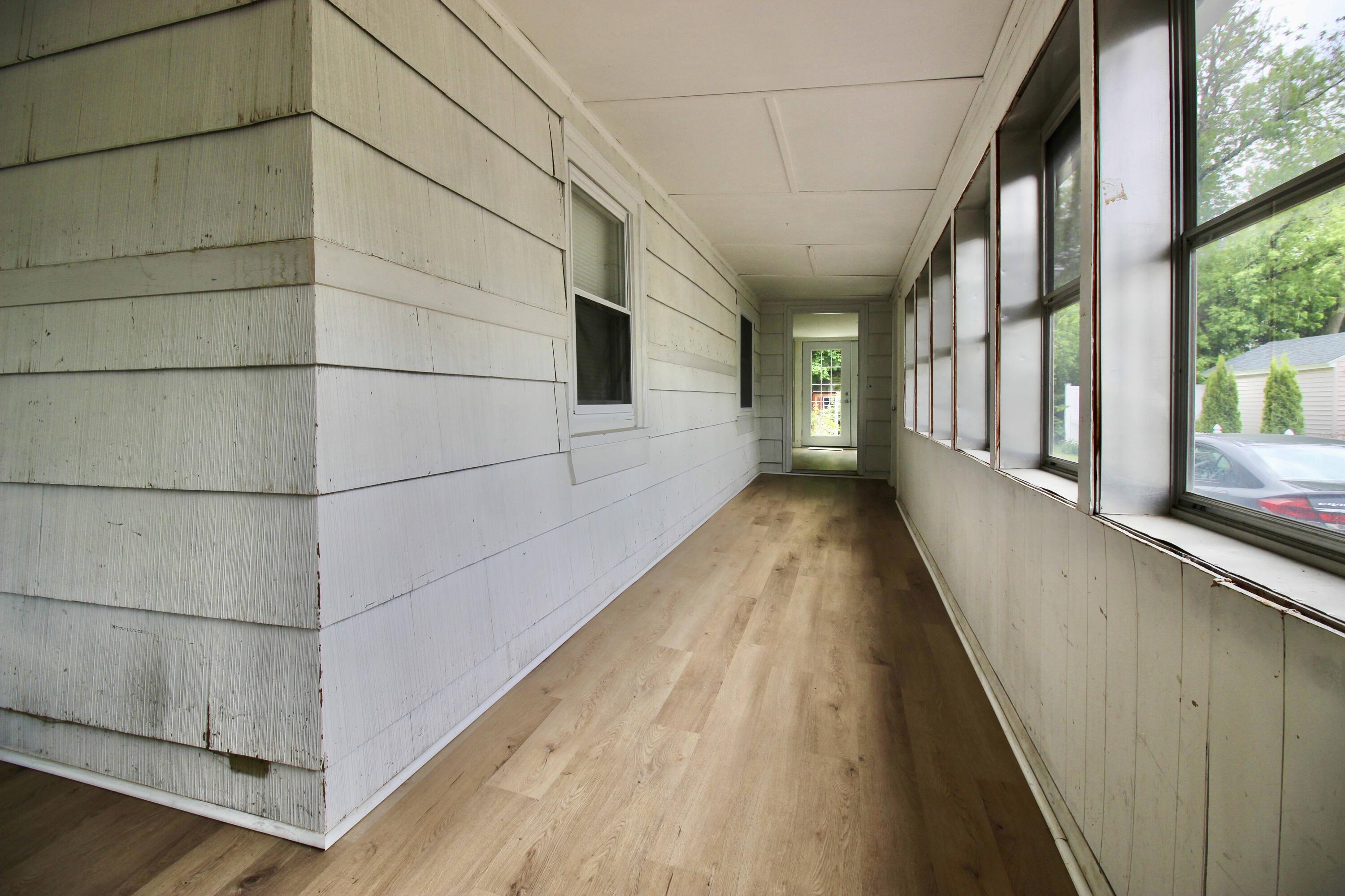 255 Sabattus Street Lewiston, ME 04240 - Photo 5 of 40 IMG_8256