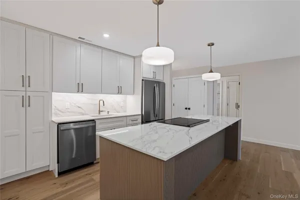 $3,750 | 400 High Point Drive, Unit 206, Hartsdale, NY 10530