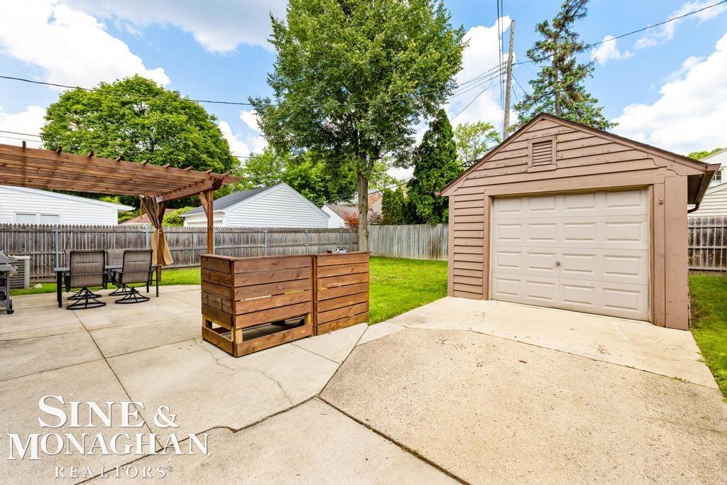 406 Lothrop Road Grosse Pointe, MI 48236 - Photo 37 of 44 50117408-36.JPG