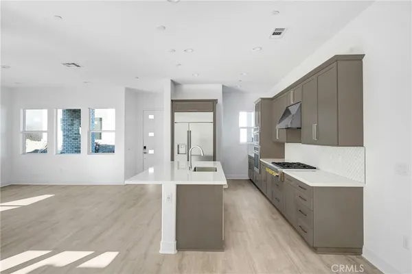 $969,990 | 27345 Creekwood Lane, Newhall, CA 91381