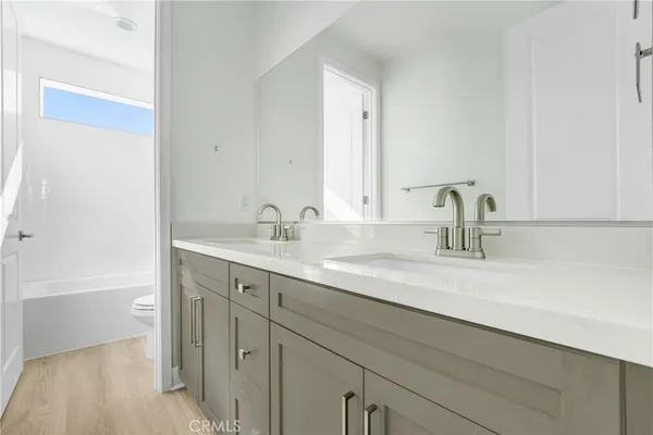 $969,990 | 27345 Creekwood Lane, Newhall, CA 91381