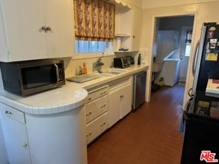 $2,000,000 | 12752 Halkirk Street, Studio City, CA 91604