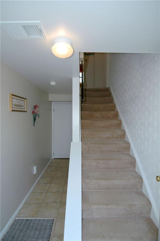 94 Seavey Road Pittsburgh, PA 15223 - Photo 4 of 21 Gallery Image 4