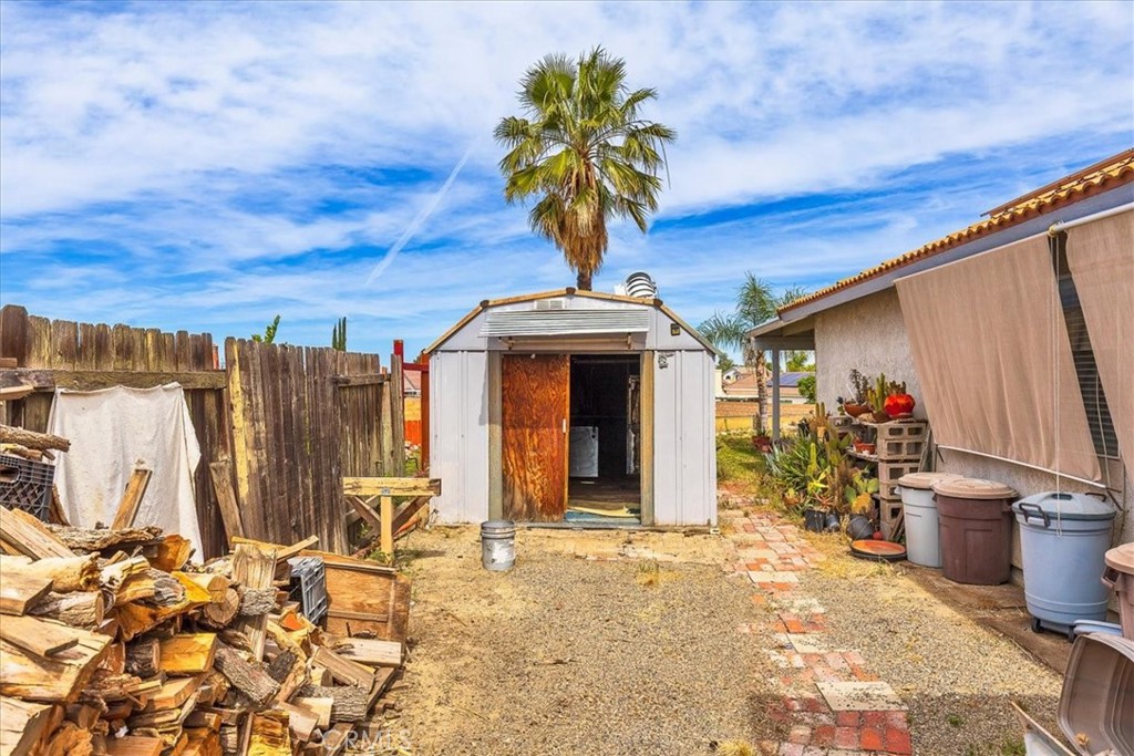 44194 Meadow Grove Street Hemet, CA 92544 - Photo 39 of 42 a view of a terrace with chairs