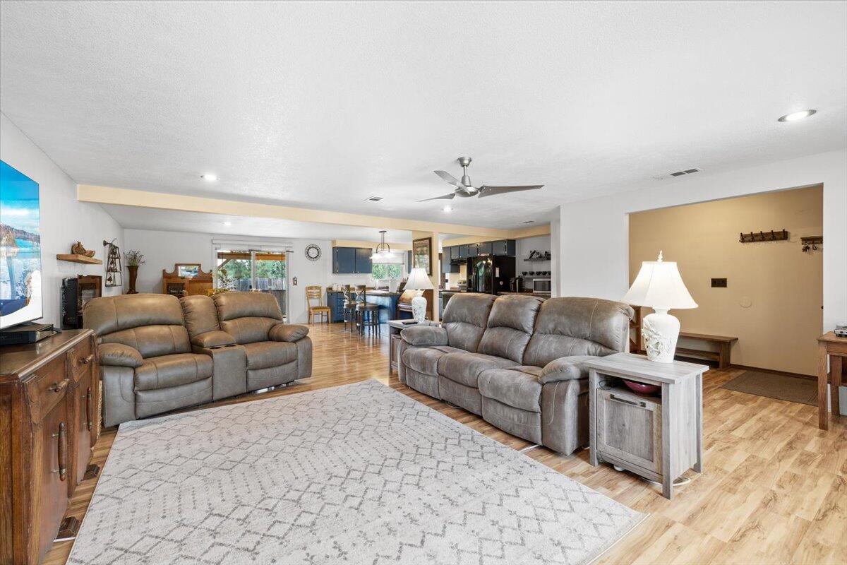 72 Christa Lane Eagle Point, OR 97524 - Photo 7 of 31 08-CI_4110