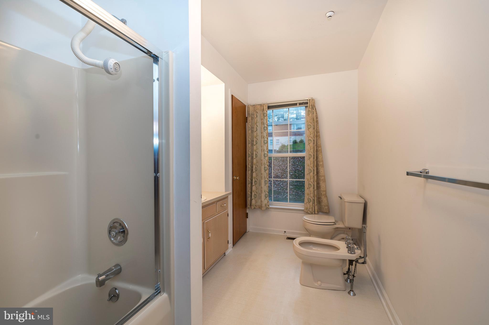 44 Rockwood Road, Unit B Newtown Square, PA 19073 - Photo 11 of 24 First floor private bathroom for 1st floor bedroom