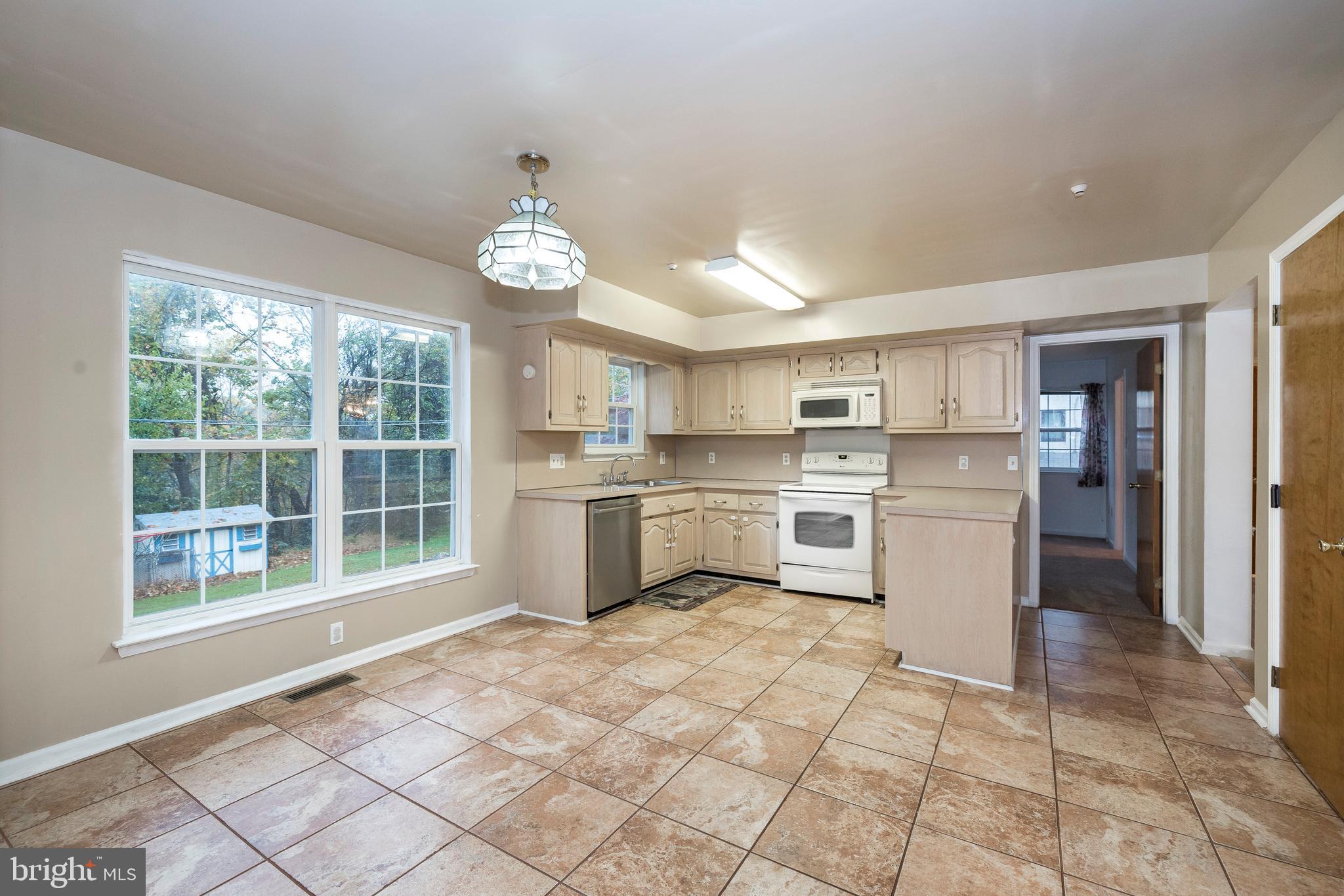 44 Rockwood Road, Unit B Newtown Square, PA 19073 - Photo 5 of 24 Kitchen