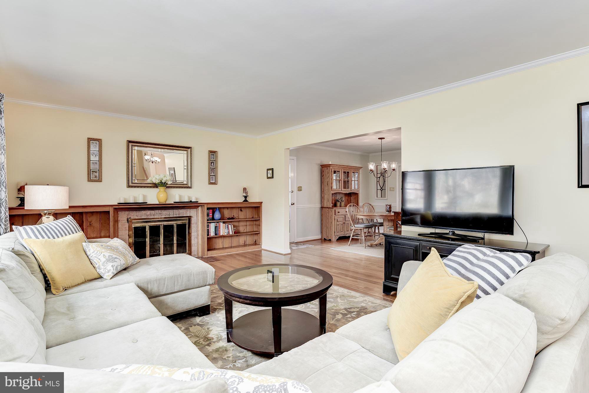 10619 Kinloch Road Silver Spring, MD 20903 - Photo 5 of 30 Living Room
