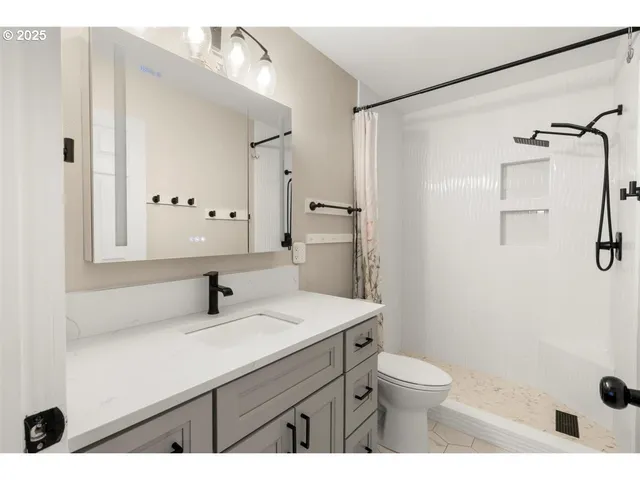 $1,250,000 | 35001 Northeast 91st Avenue, La Center, WA 98629