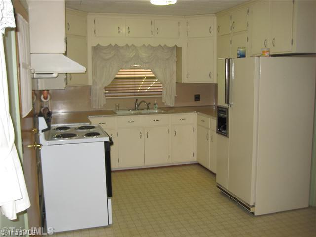 5038 Arnold Road Lexington, NC 27295 - Photo 8 of 14 Kitchen.