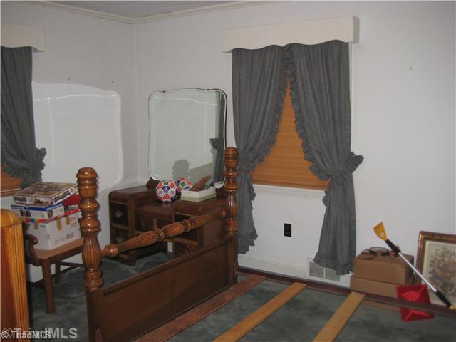 5038 Arnold Road Lexington, NC 27295 - Photo 10 of 14 1st Bedroom.