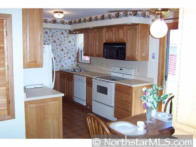 1682 County Rd B East Maplewood, MN 55109 - Photo 5 of 10