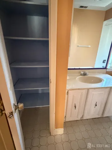 $2,650 | 1202 Woodbridge Commons Way, Iselin, NJ 08830