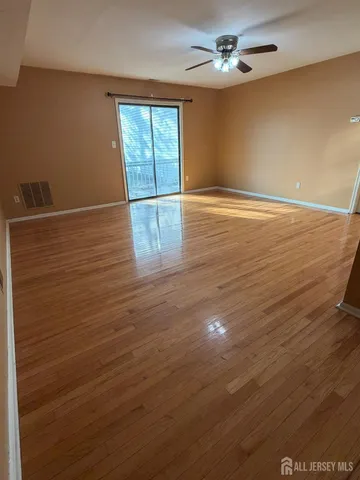 $2,650 | 1202 Woodbridge Commons Way, Iselin, NJ 08830