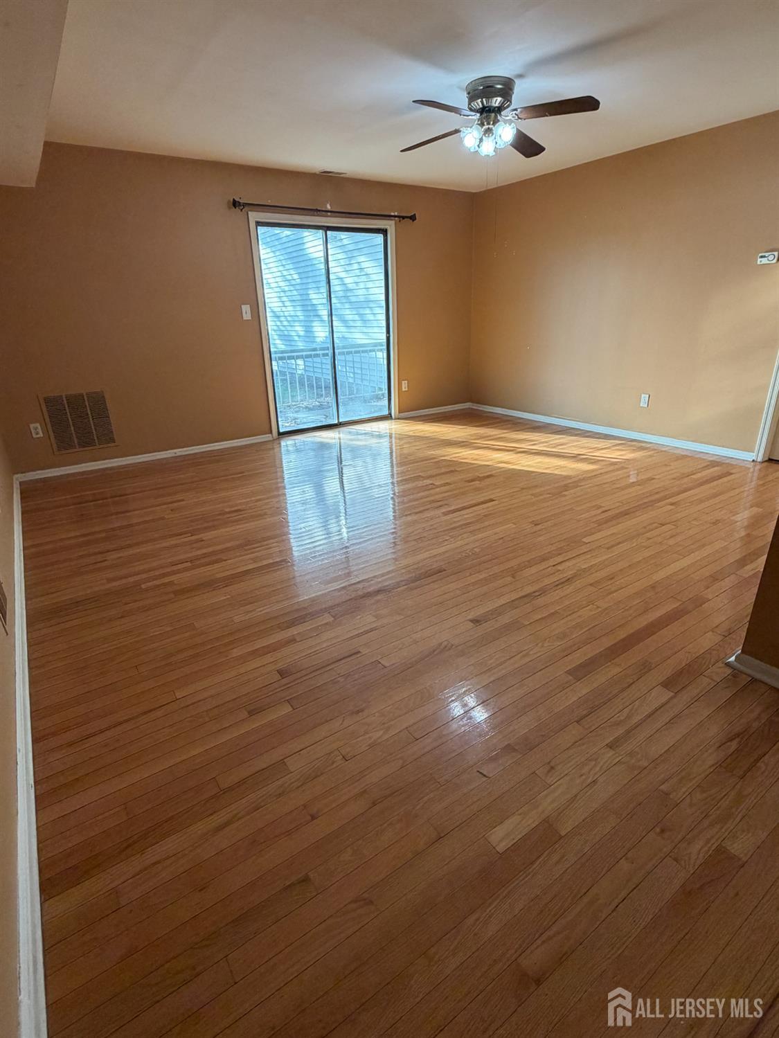 1202 Woodbridge Commons Way Iselin, NJ 08830 - Photo 10 of 19