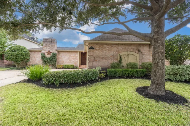 $400,000 | 12835 Chimes Drive, Houston, TX 77077