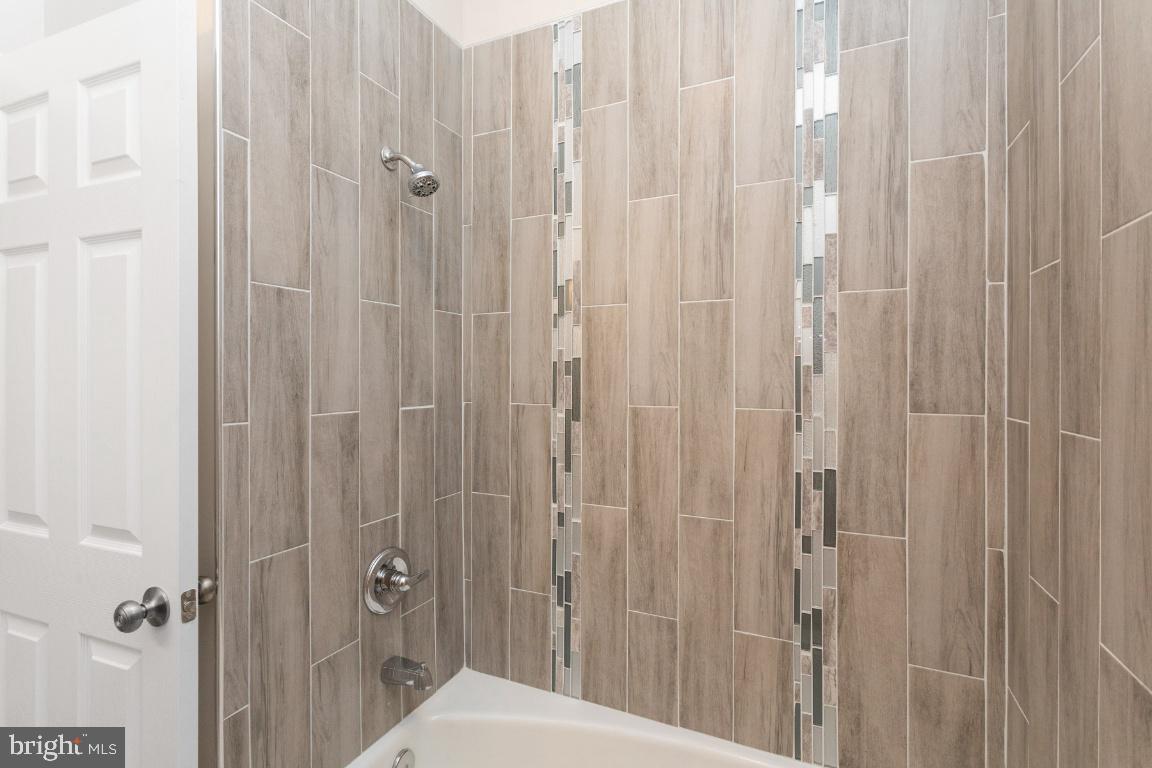 816 Hopewood Road Baltimore, MD 21208 - Photo 23 of 41 Master with tub shower
