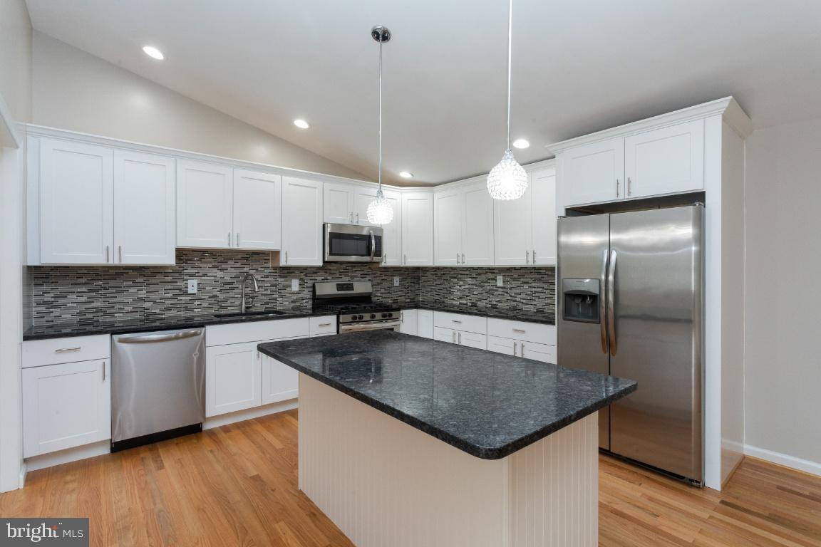 816 Hopewood Road Baltimore, MD 21208 - Photo 8 of 41 Matching stainless Frigidaire appliances