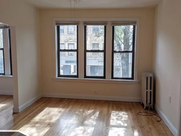 $1,550 | 2704 North Sawyer Avenue, Unit 207, Chicago, IL 60647