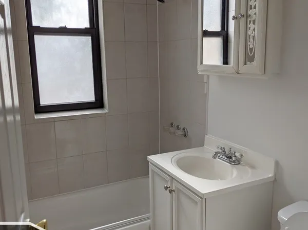 $1,550 | 2704 North Sawyer Avenue, Unit 207, Chicago, IL 60647