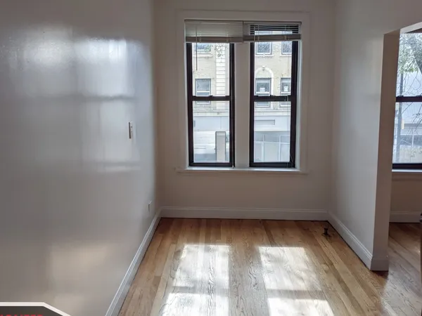 $1,550 | 2704 North Sawyer Avenue, Unit 207, Chicago, IL 60647