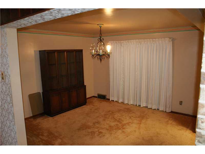 27 Emerson Road Pittsburgh, PA 15209 - Photo 4 of 10 Dining Room.