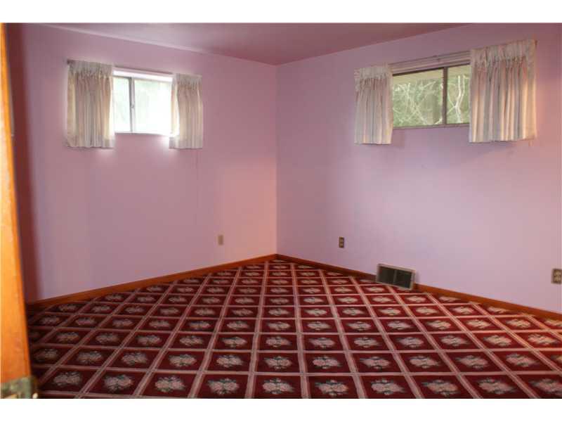 27 Emerson Road Pittsburgh, PA 15209 - Photo 8 of 10 Master Bedroom.