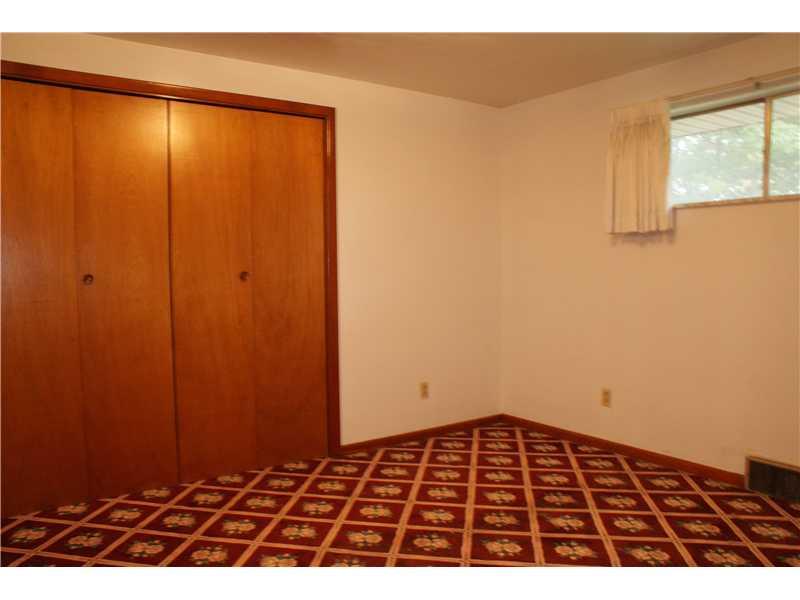 27 Emerson Road Pittsburgh, PA 15209 - Photo 10 of 10 Bedroom.