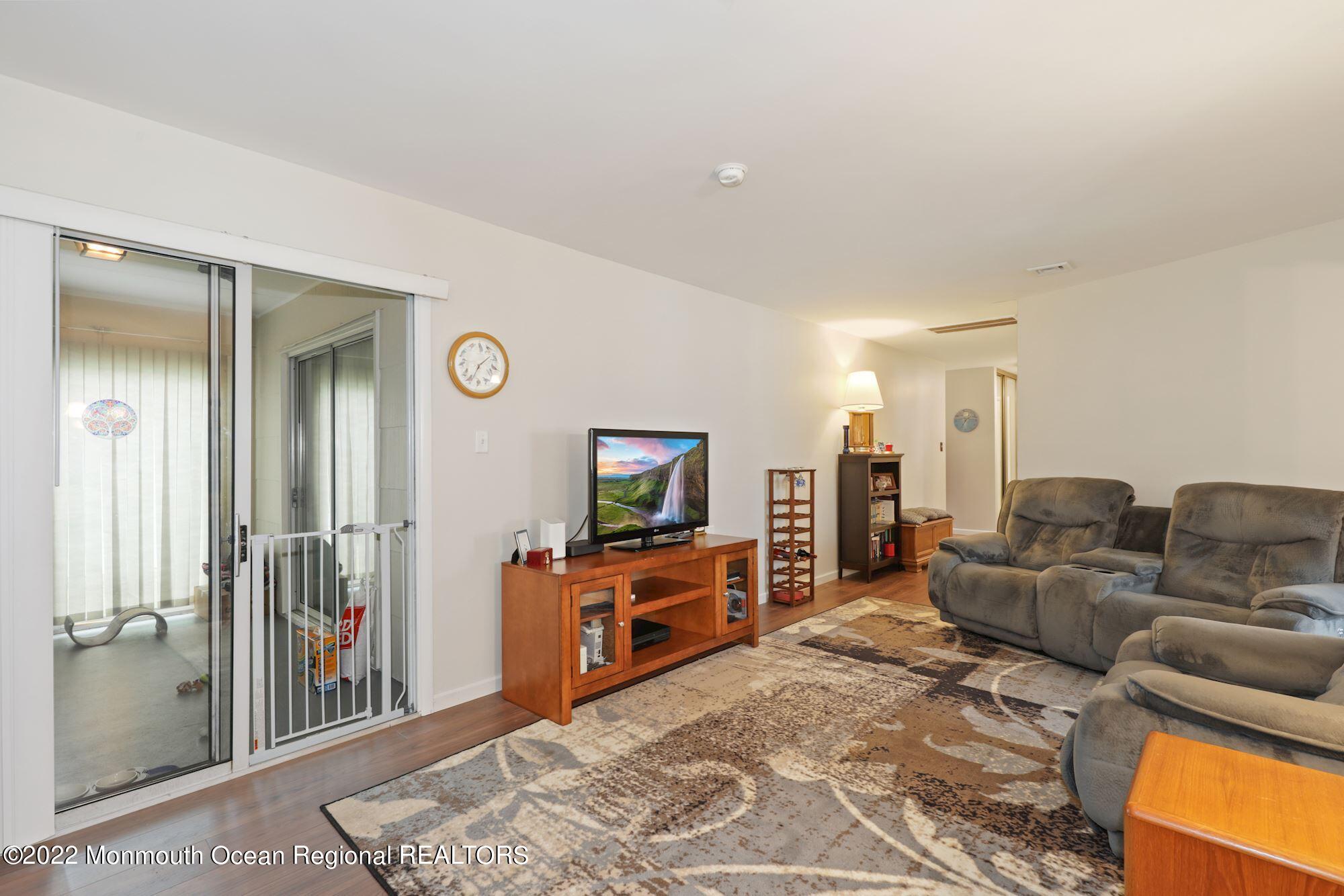 25 Patmore Road Brick, NJ 08724 - Photo 15 of 26 Living Room2
