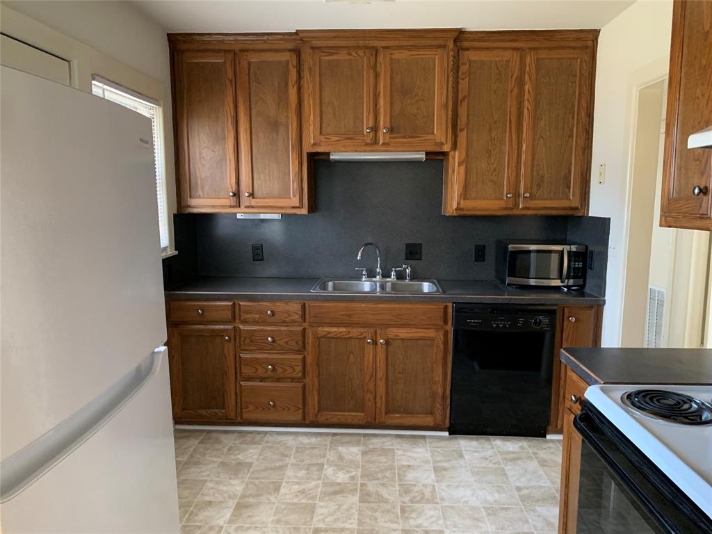 607 East Hale Avenue Decatur, TX 76234 - Photo 4 of 8