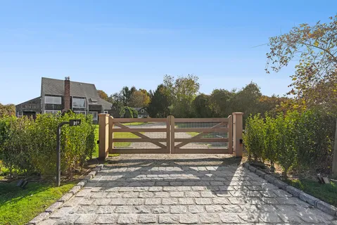 105 Poxabogue Lane, Sagaponack, NY 11962