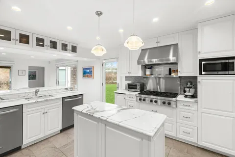 105 Poxabogue Lane, Sagaponack, NY 11962