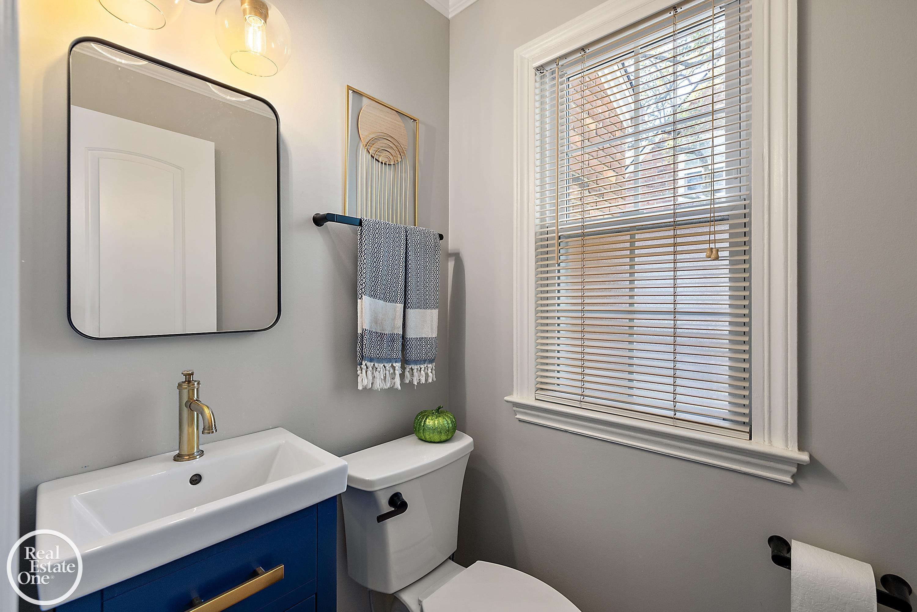 1183 Hawthorne Road Grosse Pointe, MI 48236 - Photo 14 of 48 50158747-8e23737c-c146-487c-b5e7-4378f648b1e6.JPG