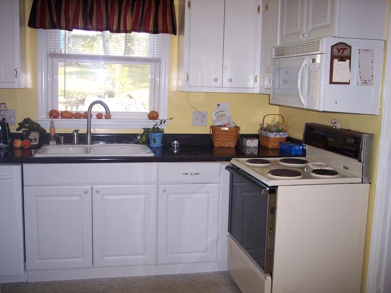 3037 Northside Road Roanoke, VA 24019 - Photo 6 of 24 Updated eat in kitchen