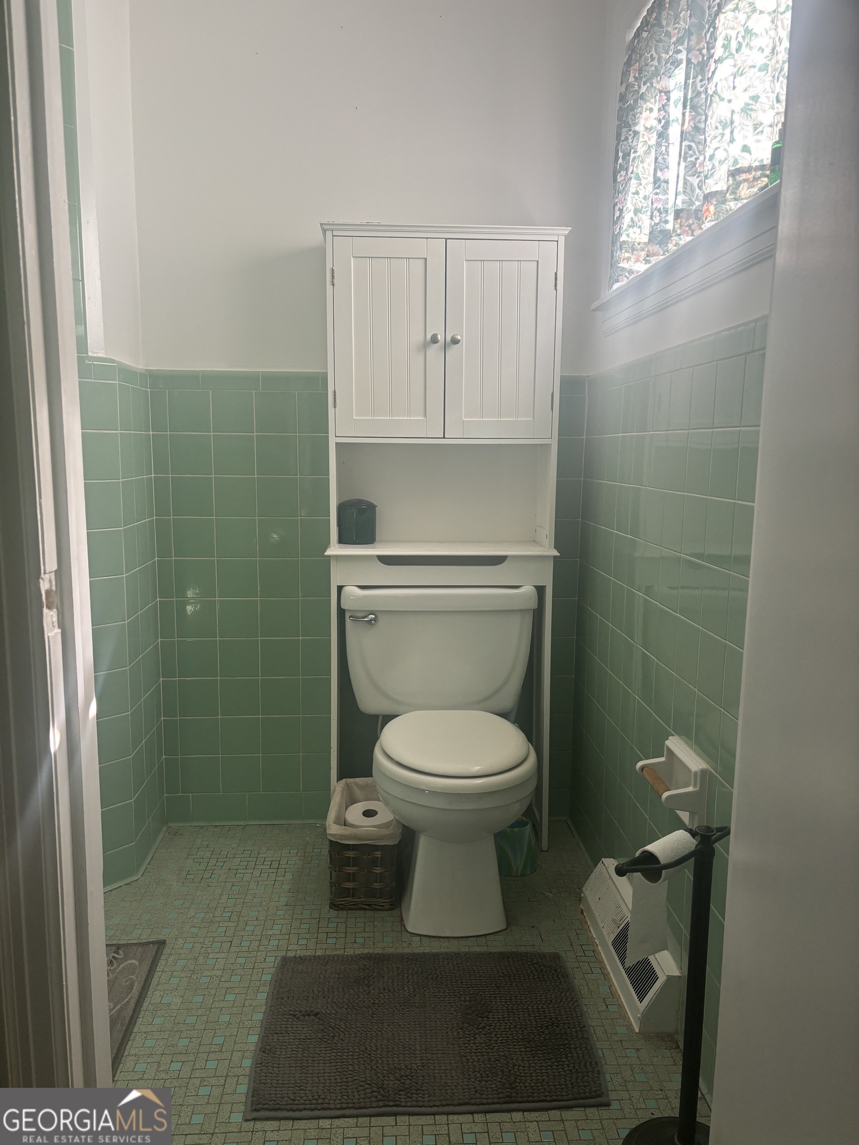 137 New Hermitage Road Northeast Rome, GA 30161 - Photo 15 of 17 a bathroom with a toilet and a shower