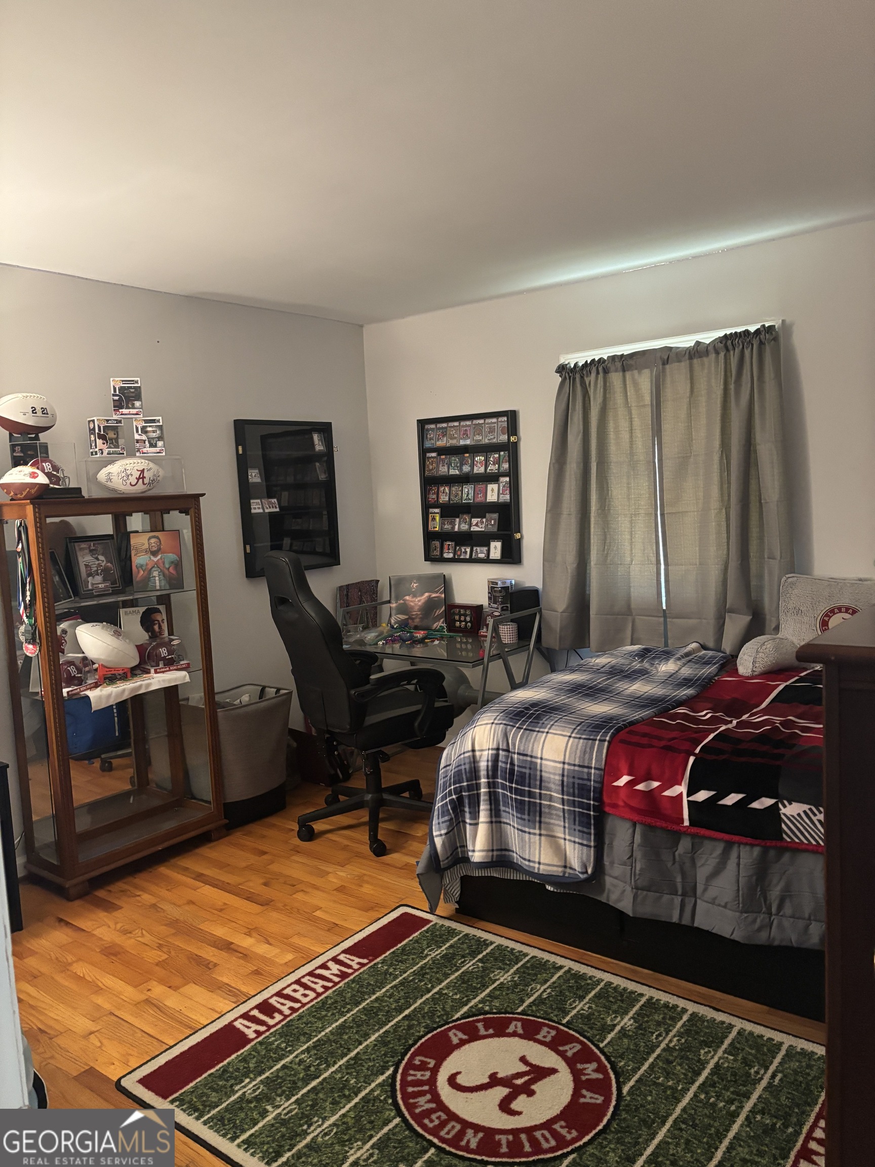 137 New Hermitage Road Northeast Rome, GA 30161 - Photo 6 of 17 a room with furniture