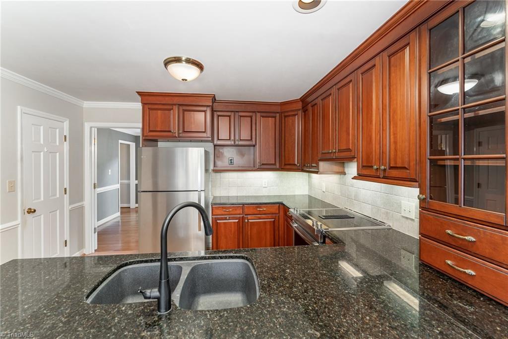 4107 Rockingham Road South Greensboro, NC 27407 - Photo 15 of 50 Kitchen