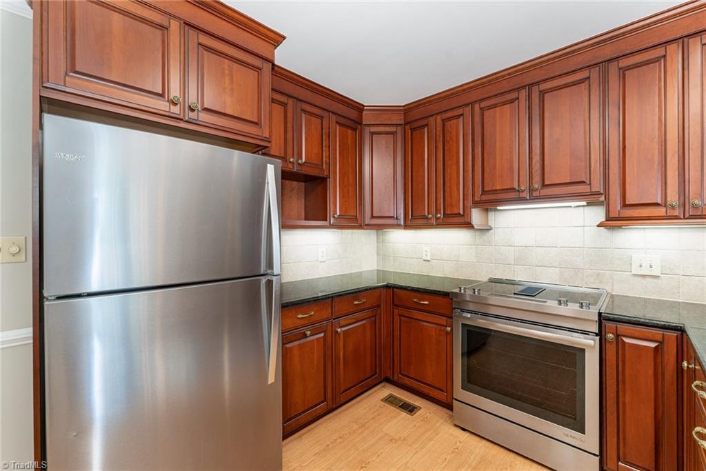 4107 Rockingham Road South Greensboro, NC 27407 - Photo 16 of 50 Kitchen