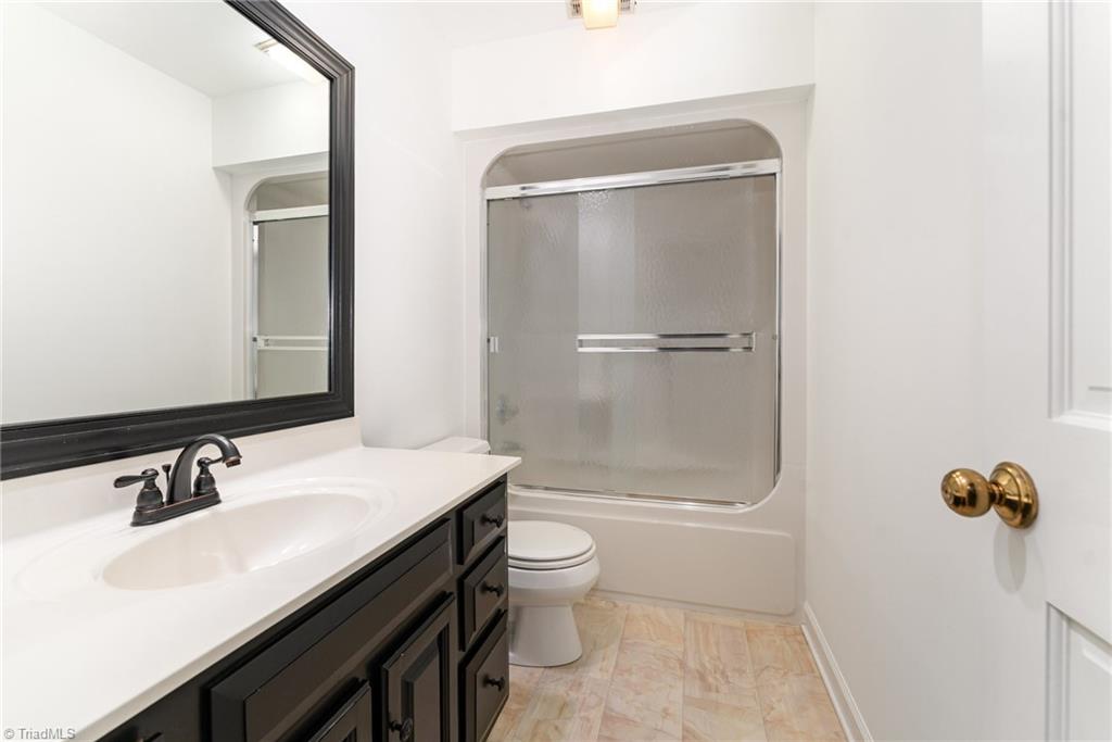 4107 Rockingham Road South Greensboro, NC 27407 - Photo 38 of 50 Upstairs hall bathroom