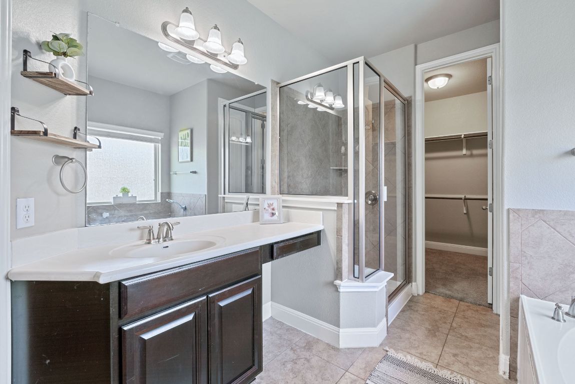 7817 Aria Loop Austin, TX 78736 - Photo 23 of 40 A great space to get ready each day!