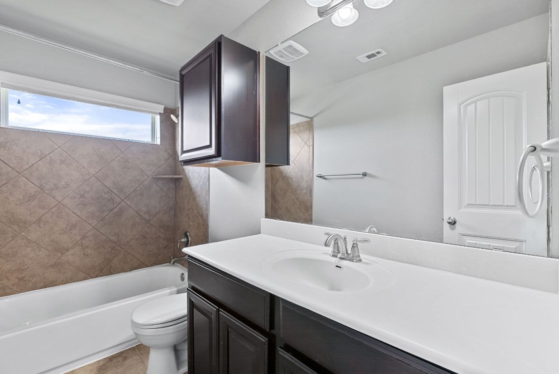 7817 Aria Loop Austin, TX 78736 - Photo 28 of 40 Secondary bathroom