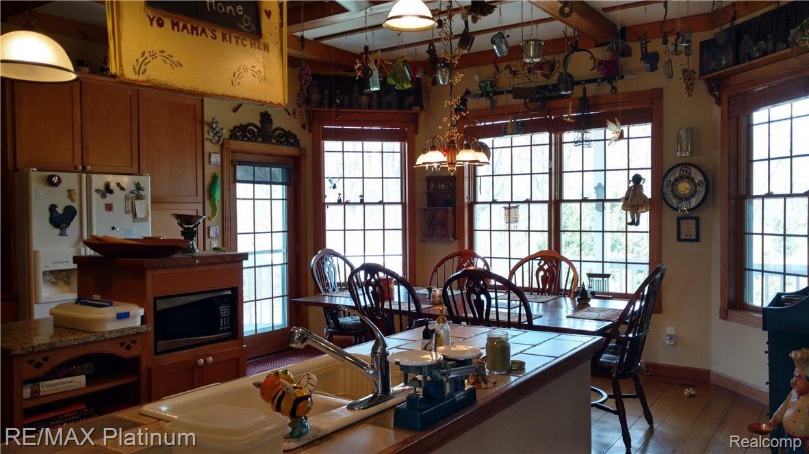 4692 Vines Road Howell, MI 48843 - Photo 17 of 32 Kitchen & dining bay.