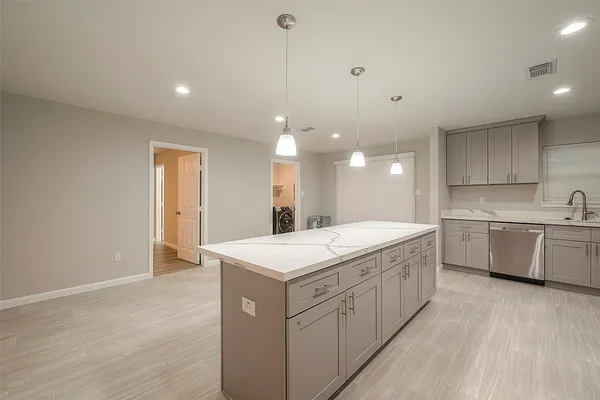 $2,150 | 5755 Heron Drive, Houston, TX 77033
