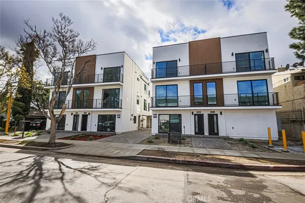 $3,942 | 11814 Gilmore Street, North Hollywood, CA 91606