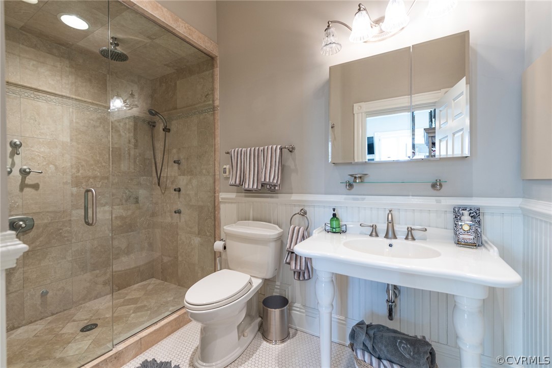 6310 Three Chopt Road Richmond, VA 23226 - Photo 28 of 48 View of en-suite off main level flex room with cus
