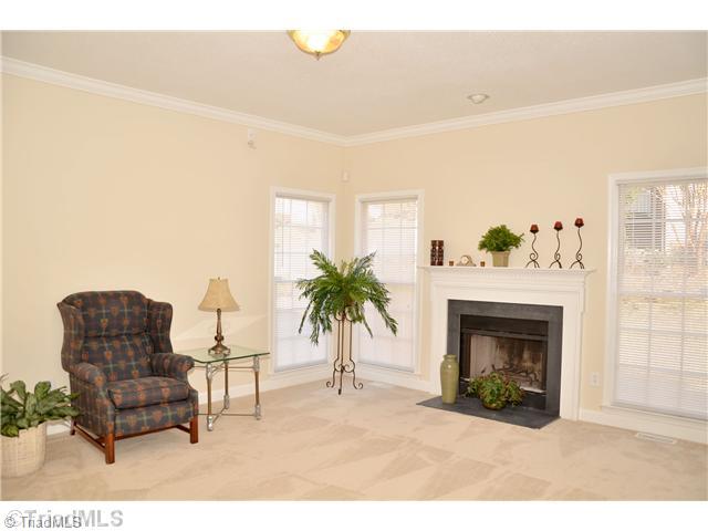 6404 High View Road Greensboro, NC 27410 - Photo 3 of 14 Living Room.