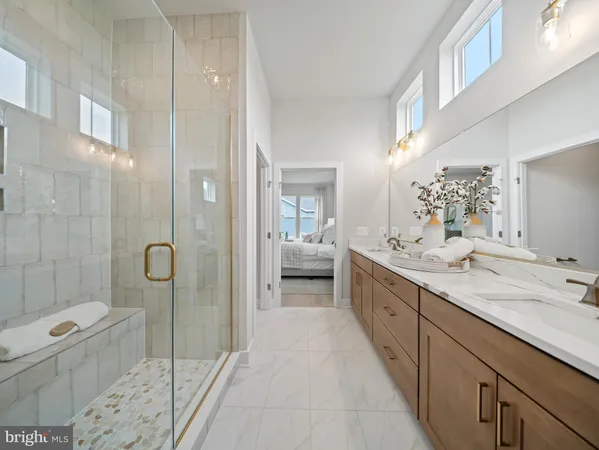 a en suite bathroom with a double vanity sink and a mirror
