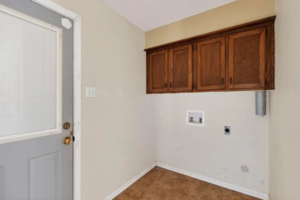 a view of a hallway with closet