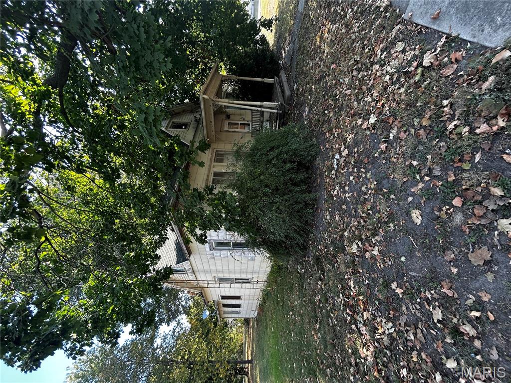 304 North Spruce Street Nokomis, IL 62075 - Photo 3 of 52