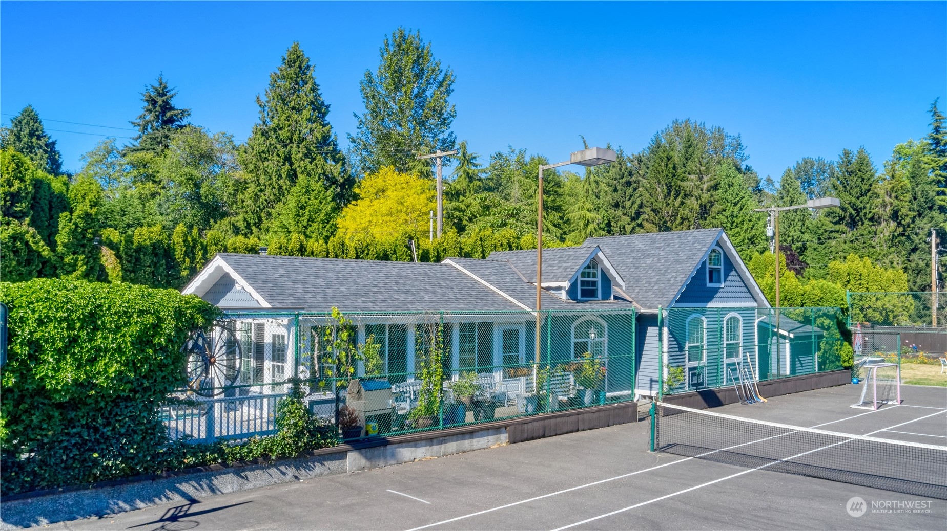 a view of house with a garden
